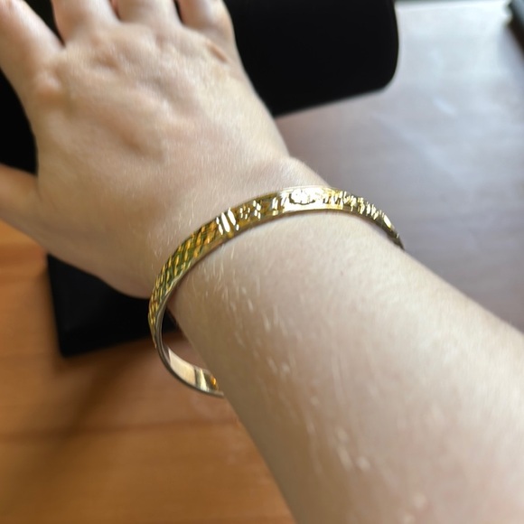 Gold Link-Style Bangle Bracelet - Picture 1 of 3